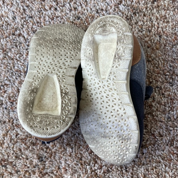 GUC toddler boys 9 Osh Kosh shoes - Picture 4 of 4